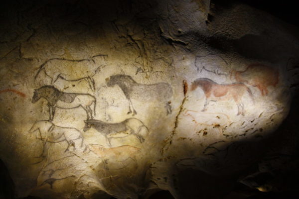 Cave decorated with old stencil printing technique - PCG Barcelona